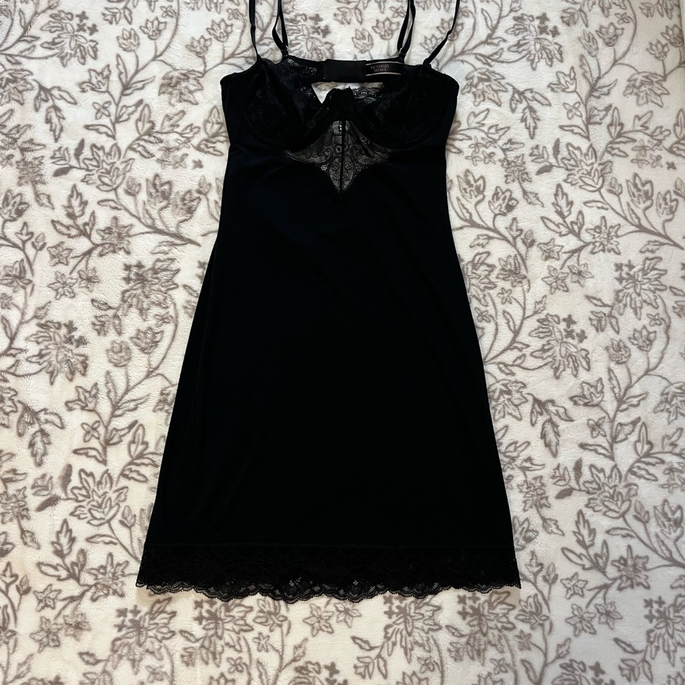 ✨ Victoria’s Secret Black Lace Chemise Nightgown Negligee ✨